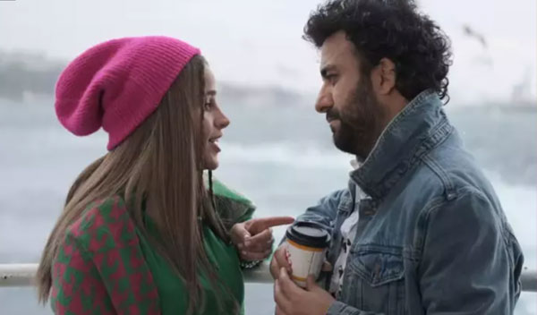 Duygusal Eksikliğimizi Aşk Filmleriyle Gidermeye Çalışıyoruz